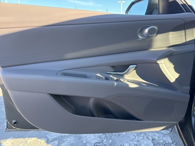 2026 Hyundai Elantra Hybrid Blue Image 22 of 31