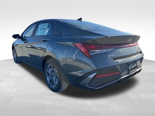 2026 Hyundai Elantra Hybrid Blue Image 7 of 31