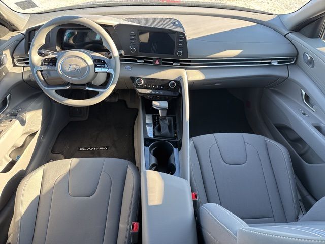 2026 Hyundai Elantra Hybrid Blue Image 16 of 31