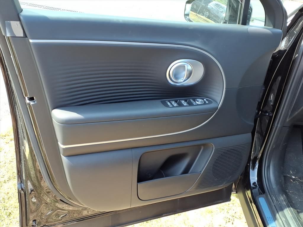 2026 Hyundai IONIQ 9 SEL Image 10 of 15