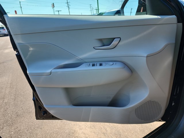 2026 Hyundai Kona SE Image 10 of 12