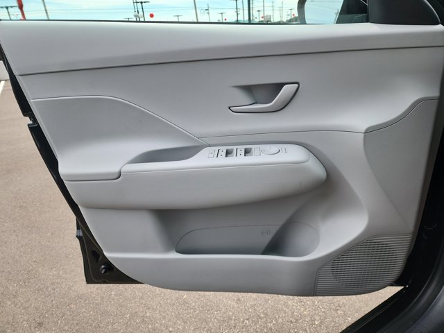 2026 Hyundai Kona SE Image 10 of 12