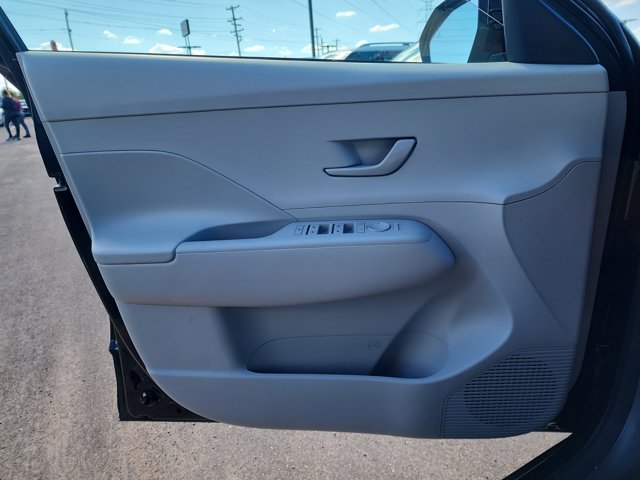 2026 Hyundai Kona SE Image 8 of 11