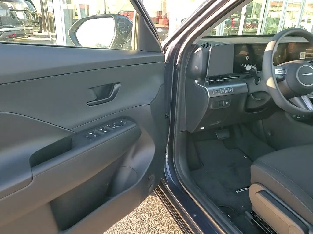 2026 Hyundai Kona SE Image 14 of 23
