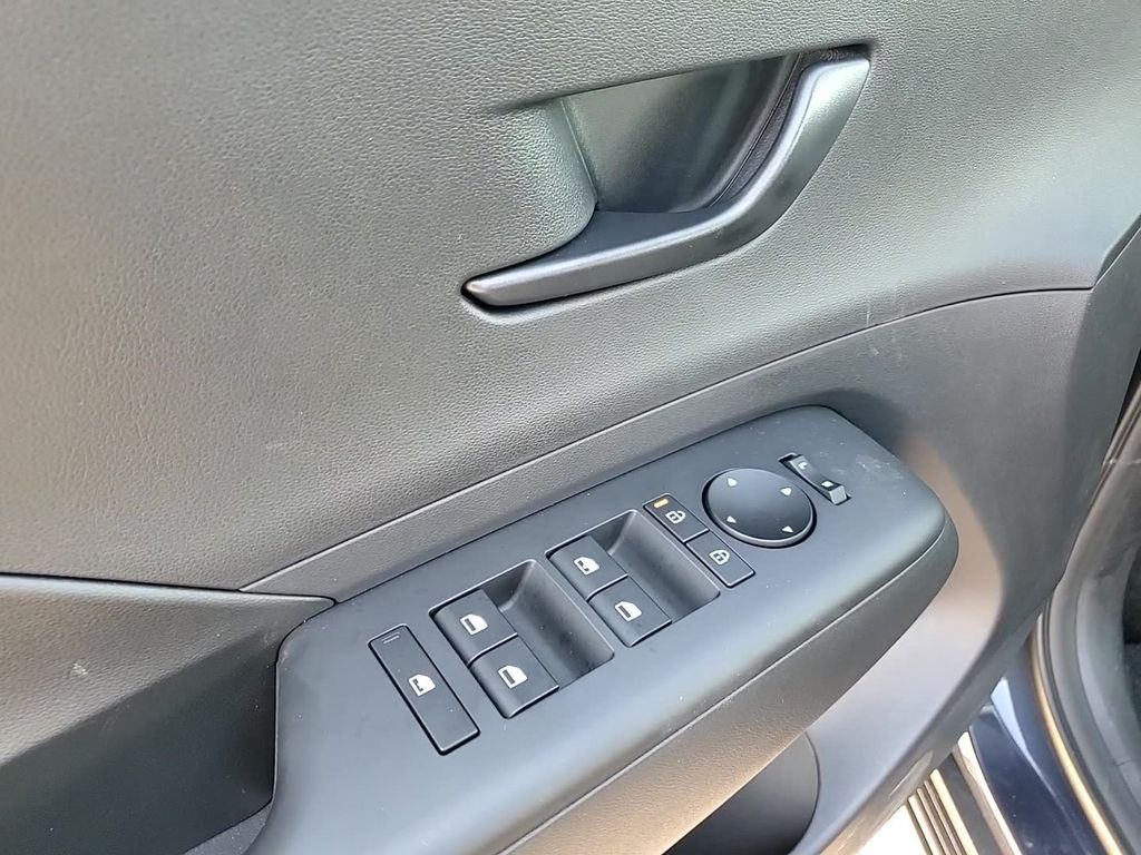 2026 Hyundai Kona SE Image 19 of 23