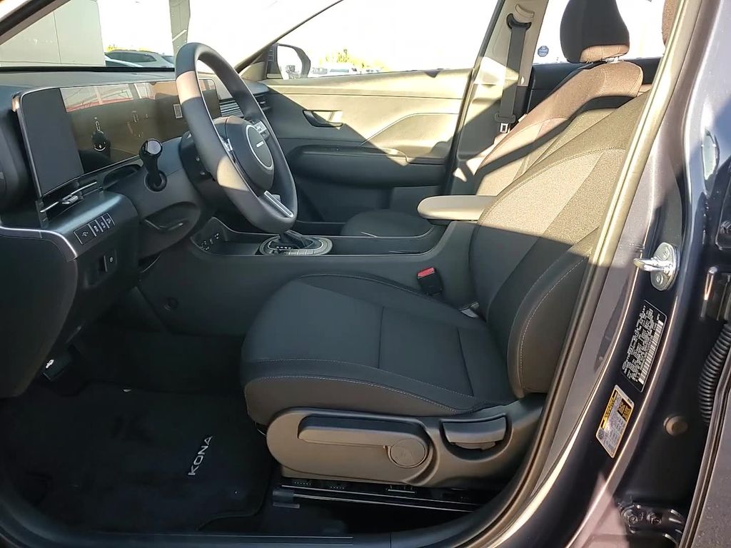 2026 Hyundai Kona SE Image 11 of 23