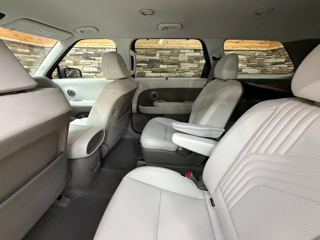 2026 Hyundai Palisade Hybrid SEL 7P Image 11 of 20