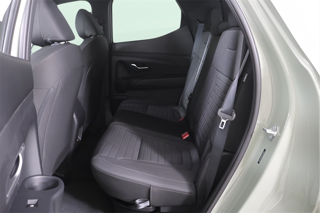 2026 Hyundai Santa Cruz SE Image 14 of 33