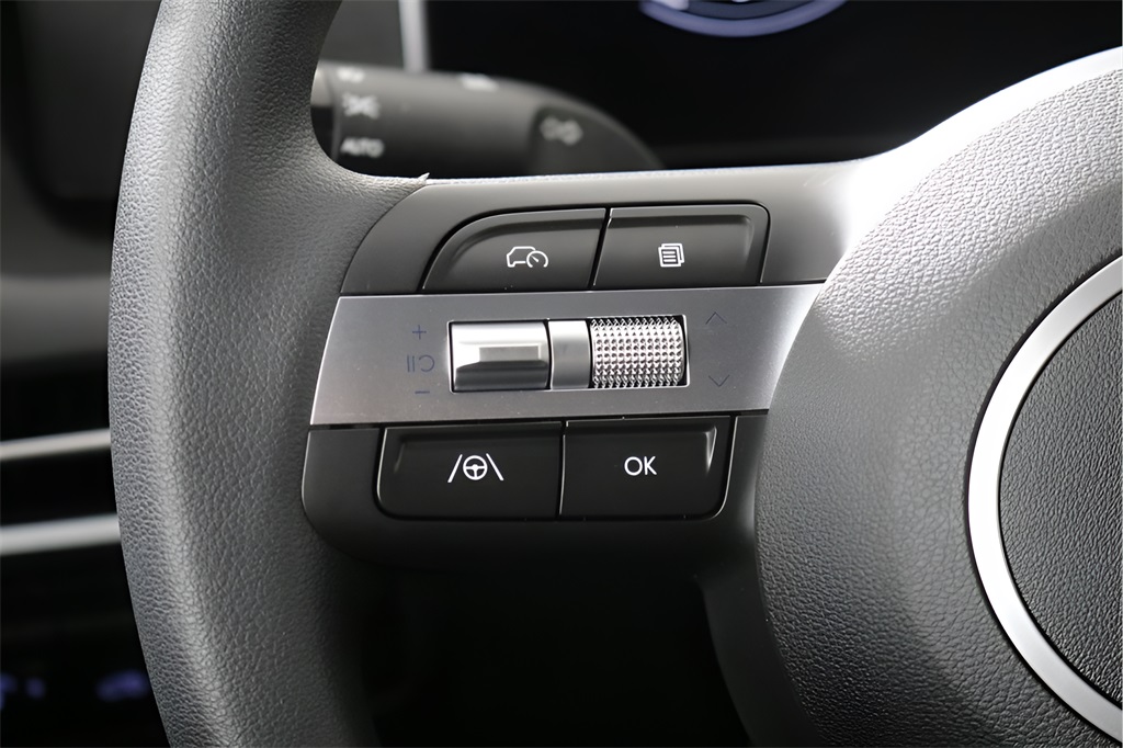 2026 Hyundai Santa Cruz SE Image 28 of 33