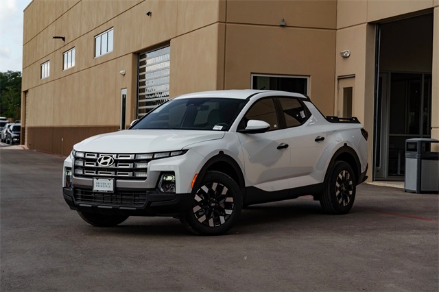 2026 Hyundai Santa Cruz SE Image 2 of 25