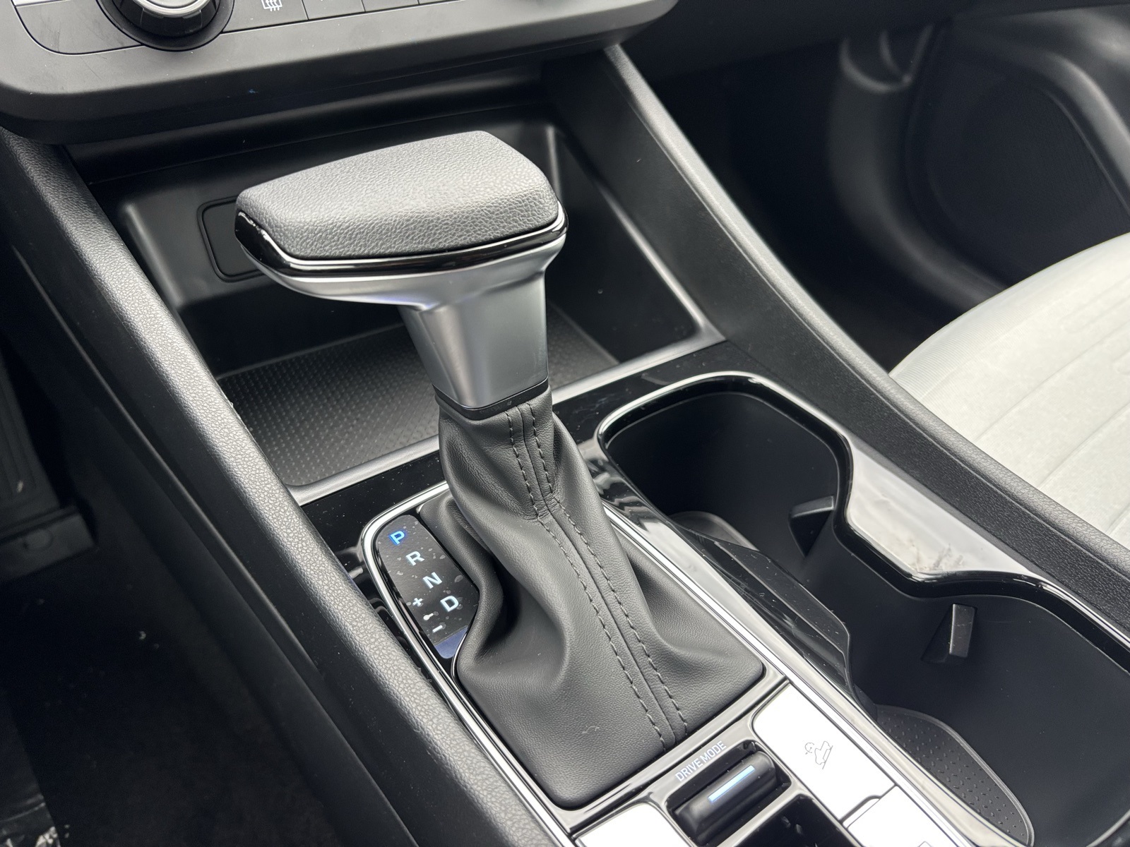 2026 Hyundai Santa Cruz SE Image 17 of 23