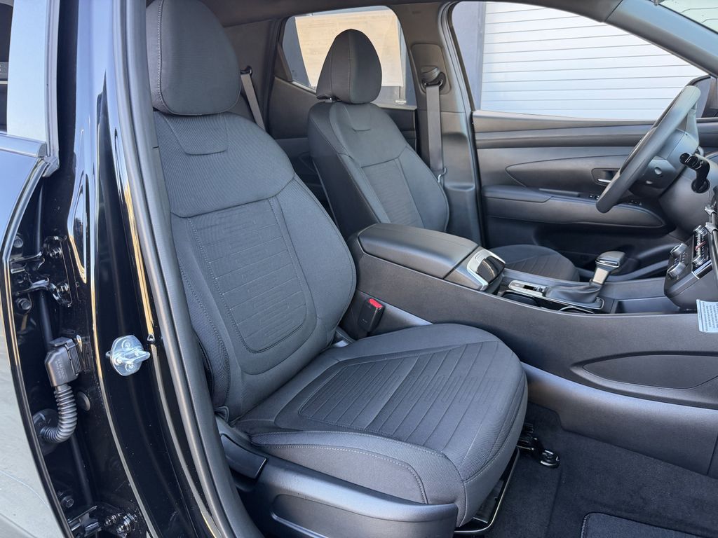 2026 Hyundai Santa Cruz SE Image 10 of 27