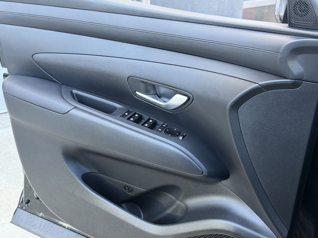 2026 Hyundai Santa Cruz SE Image 18 of 27