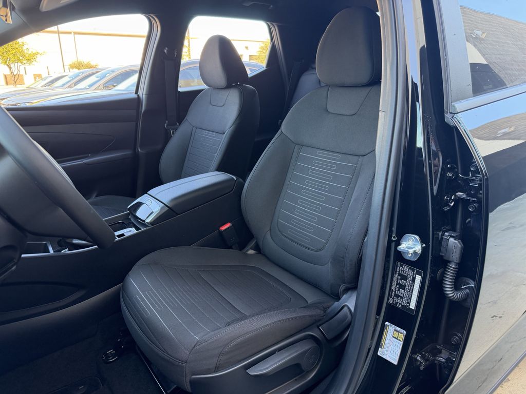 2026 Hyundai Santa Cruz SE Image 9 of 27