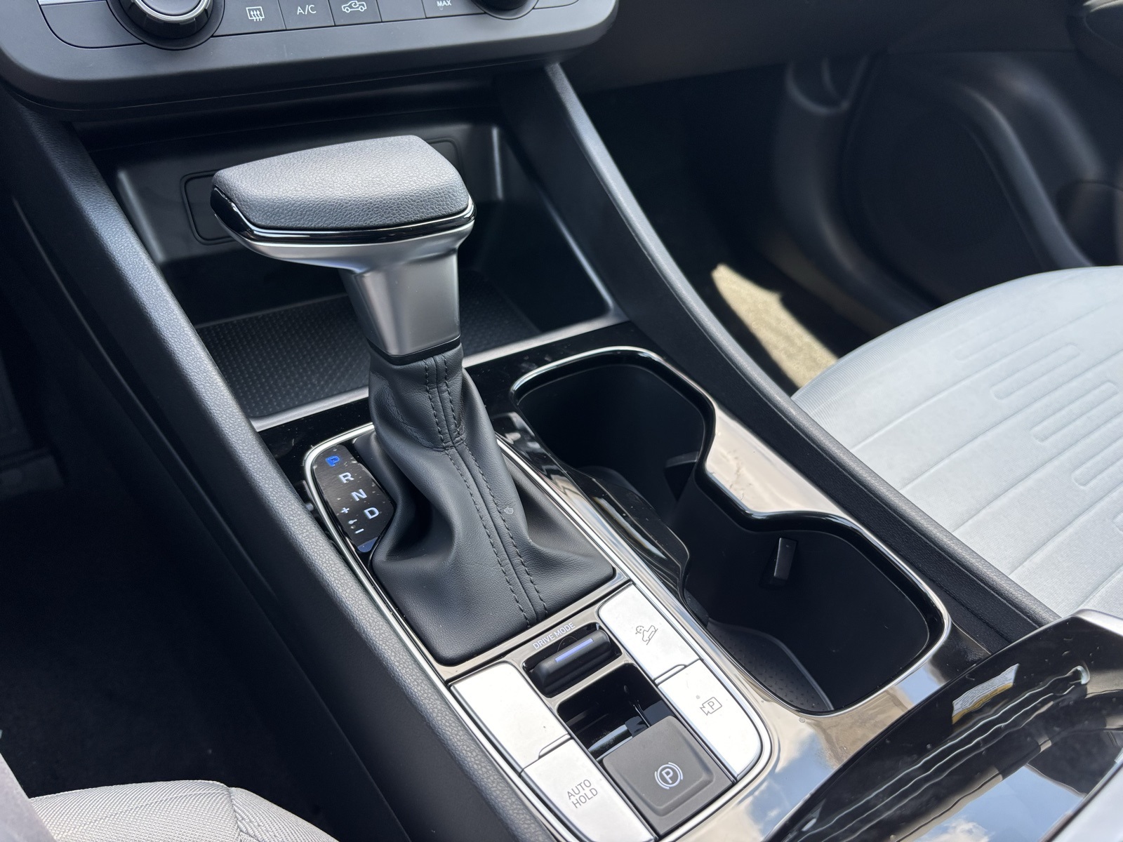 2026 Hyundai Santa Cruz SE Image 17 of 23