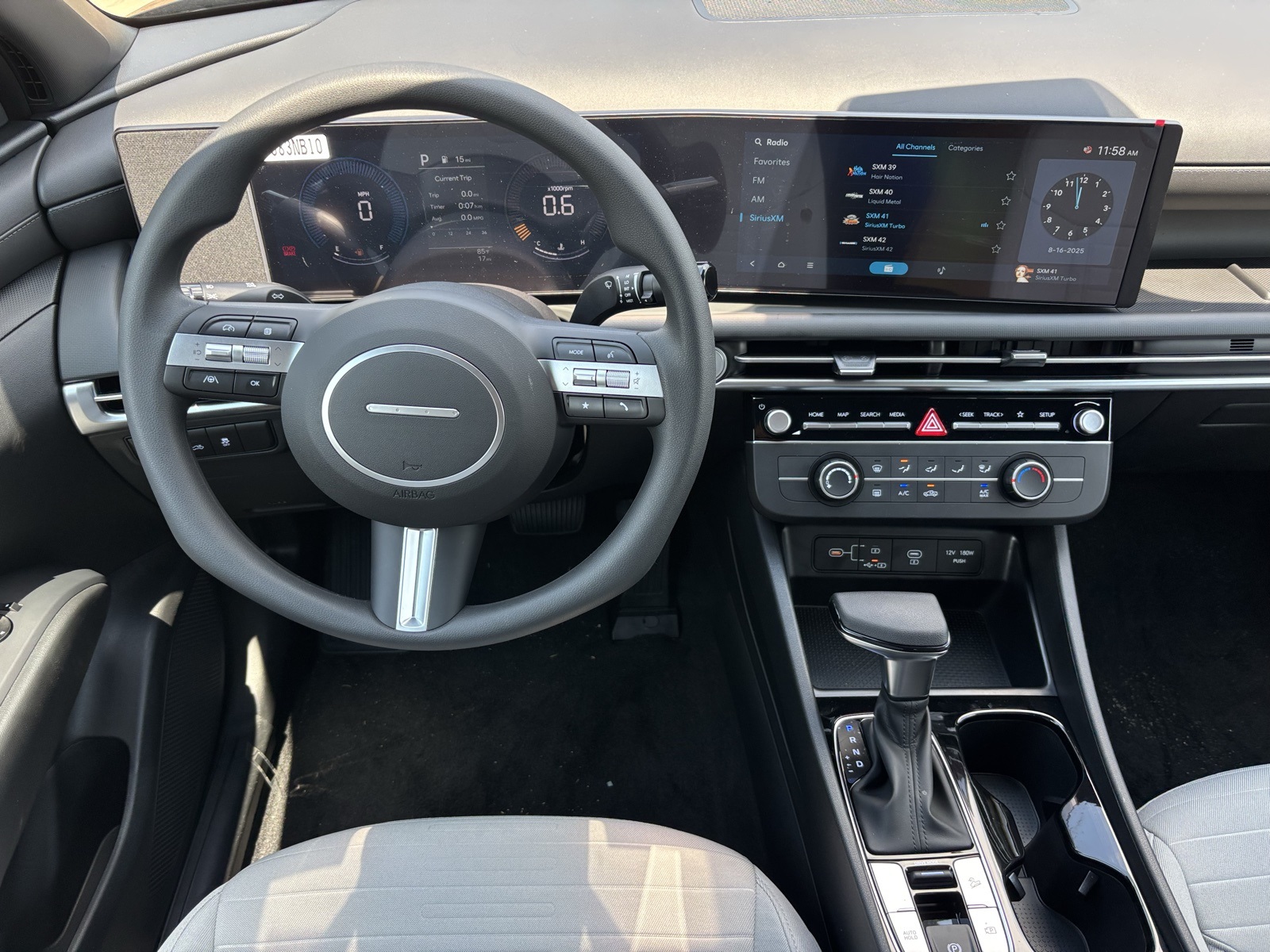 2026 Hyundai Santa Cruz SE Image 12 of 23