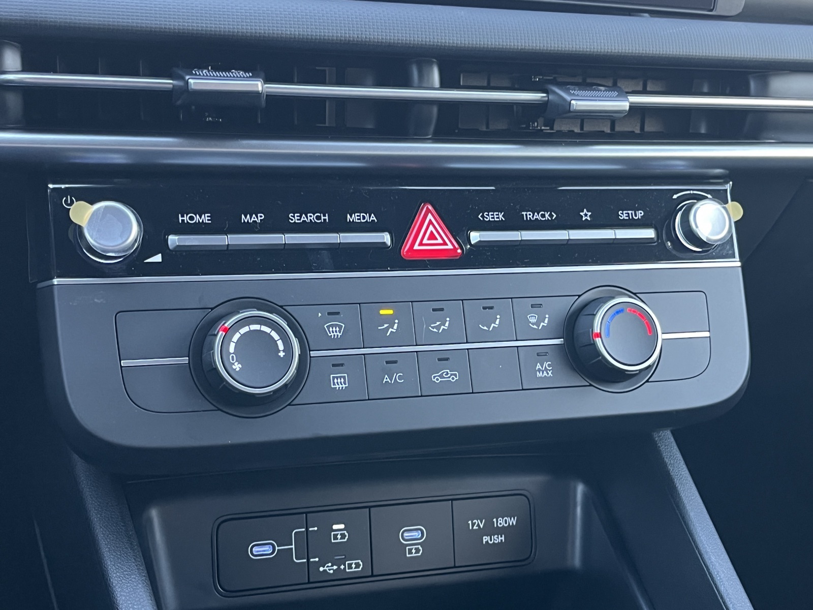 2026 Hyundai Santa Cruz SE Image 12 of 20