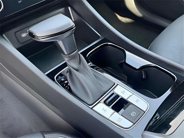 2026 Hyundai Santa Cruz SEL Image 16 of 22