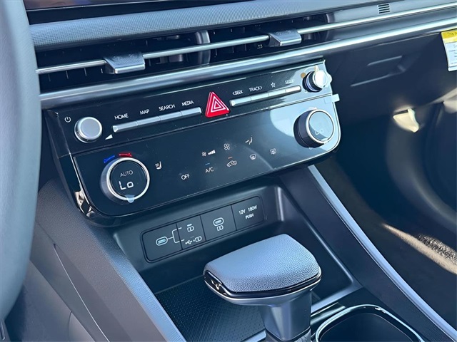 2026 Hyundai Santa Cruz SEL Image 15 of 19