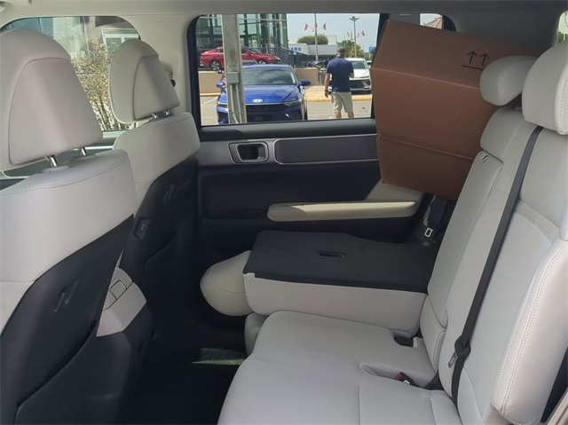 2026 Hyundai Santa Fe SE Image 10 of 39