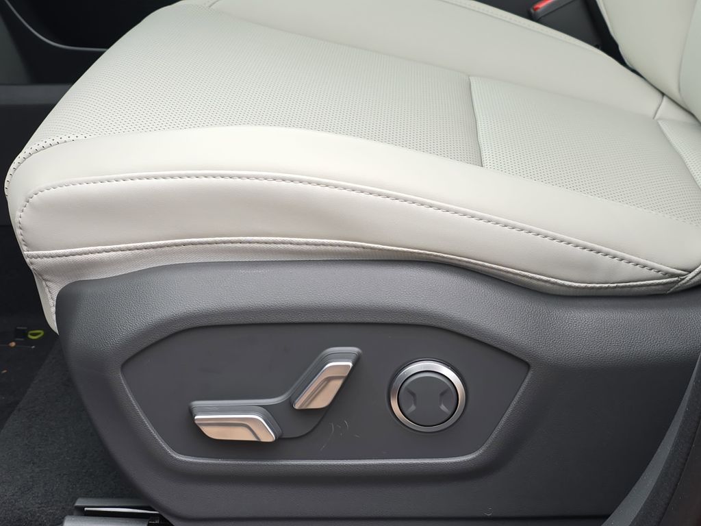 2026 Hyundai Santa Fe SEL Image 25 of 34