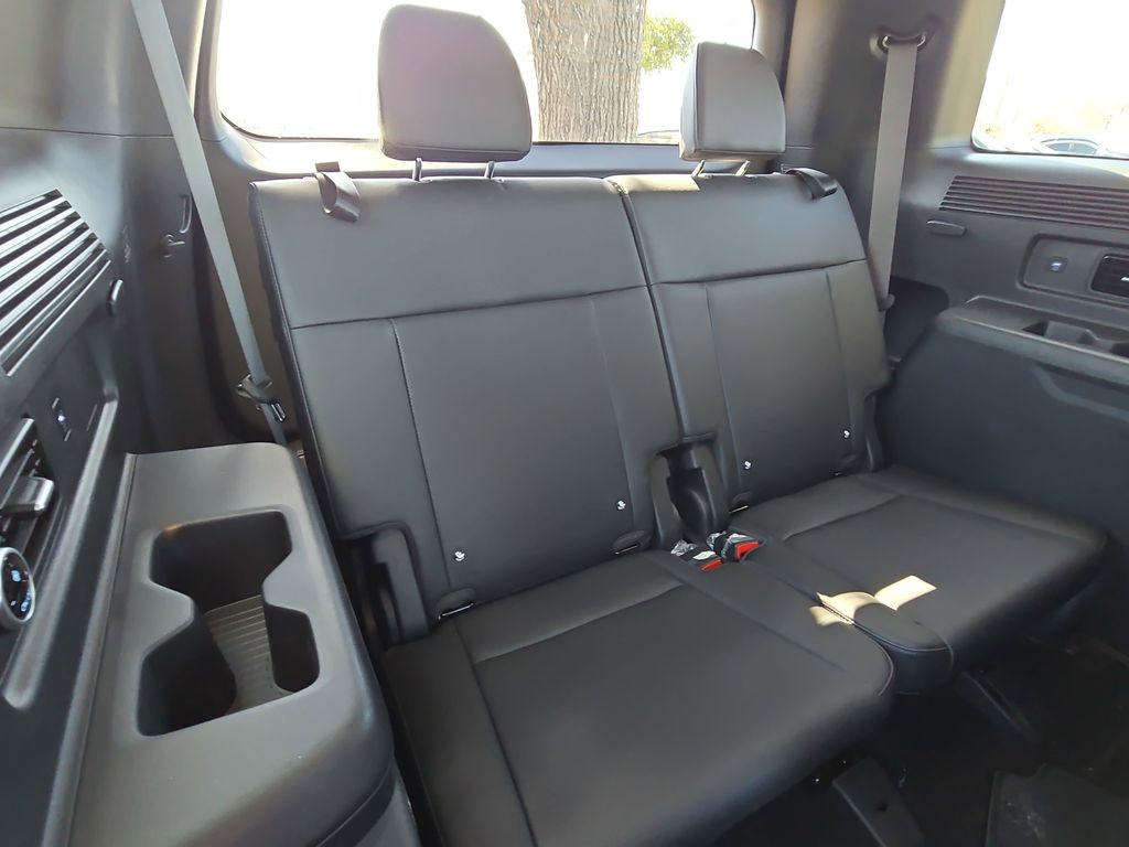 2026 Hyundai Santa Fe SEL Image 17 of 35