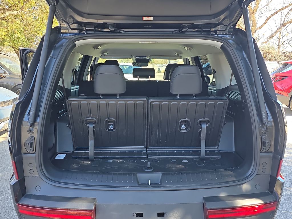 2026 Hyundai Santa Fe SEL Image 12 of 35