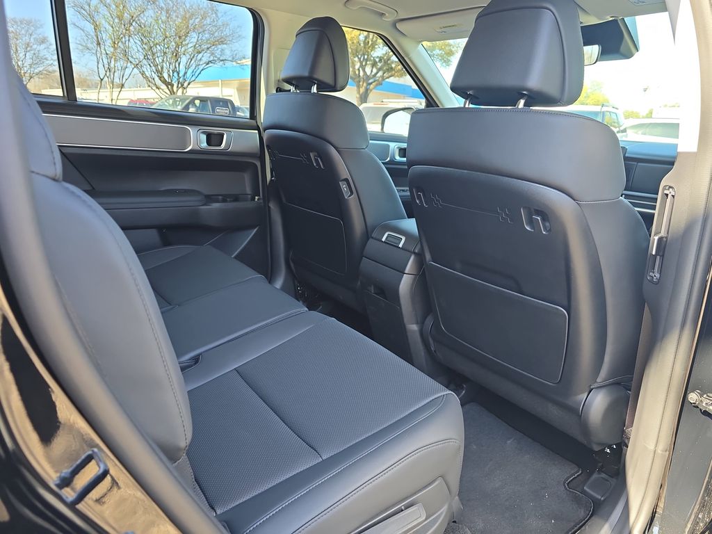 2026 Hyundai Santa Fe SEL Image 14 of 35