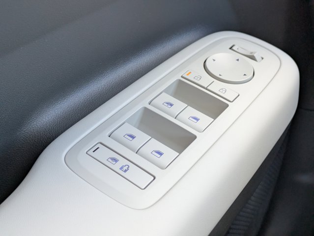 2026 Hyundai Santa Fe Hybrid SE Image 25 of 31