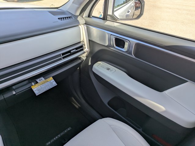 2026 Hyundai Santa Fe Hybrid SE Image 13 of 31