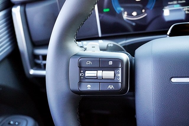 2026 Hyundai Santa Fe Hybrid SEL Image 33 of 41