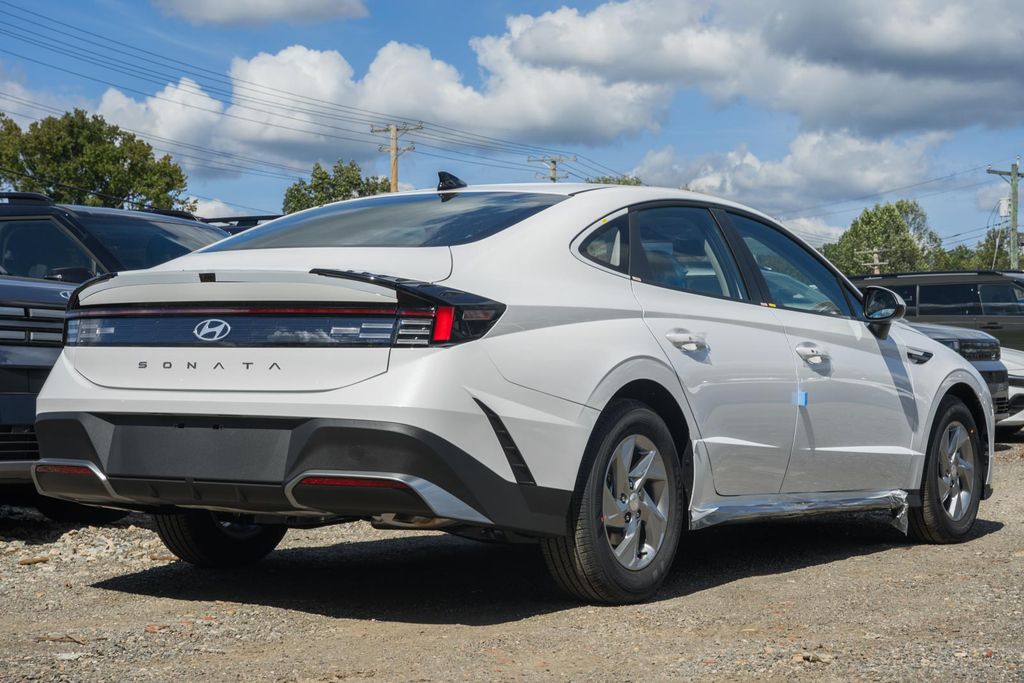 2026 Hyundai Sonata SE Image 4 of 39
