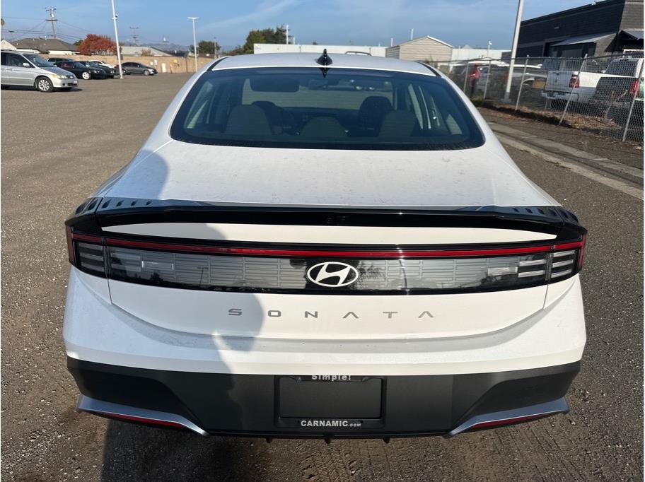 2026 Hyundai Sonata SE Image 6 of 23