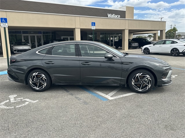 2026 Hyundai Sonata SEL Sport Image 4 of 21