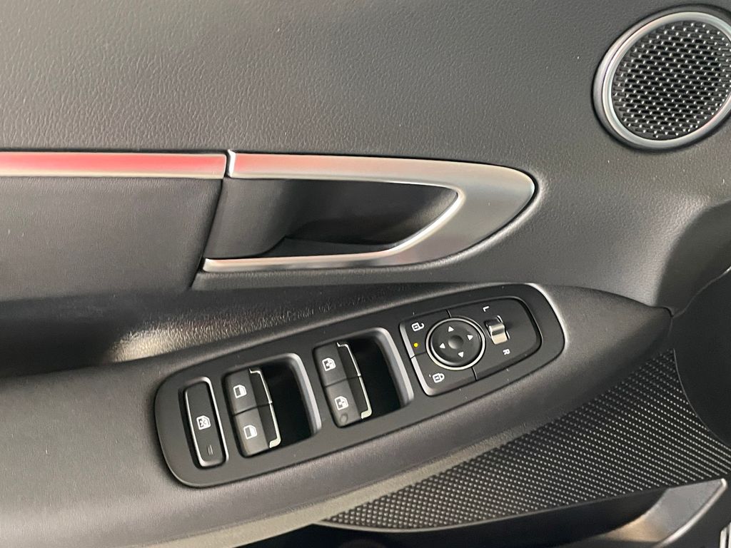 2026 Hyundai Sonata SEL Sport Image 20 of 39