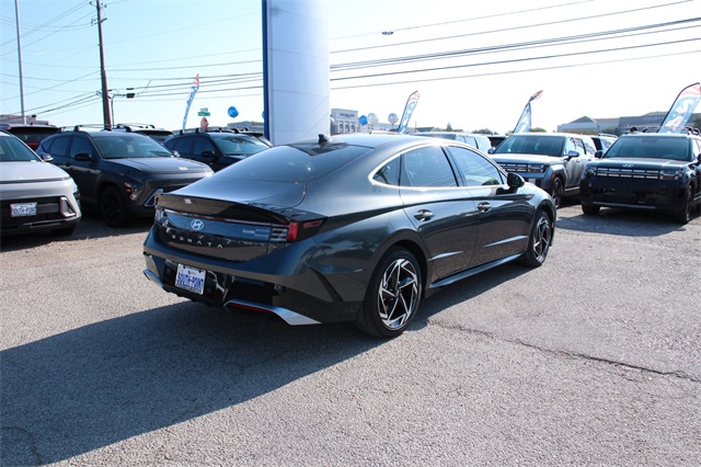 2026 Hyundai Sonata SEL Sport Image 4 of 17