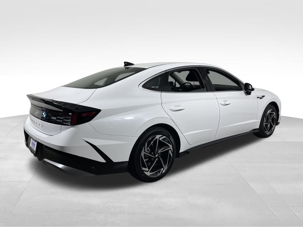 2026 Hyundai Sonata SEL Sport Image 5 of 31