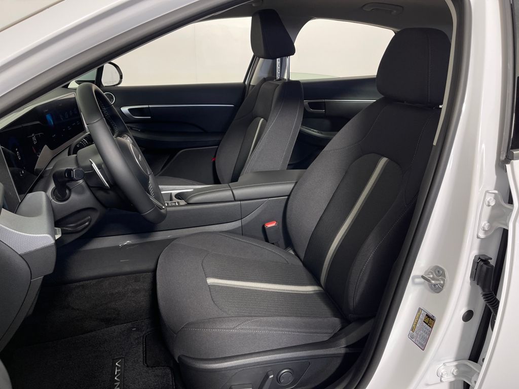 2026 Hyundai Sonata SEL Sport Image 13 of 31
