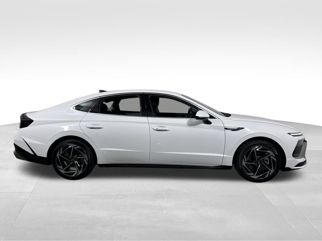 2026 Hyundai Sonata SEL Sport Image 4 of 31