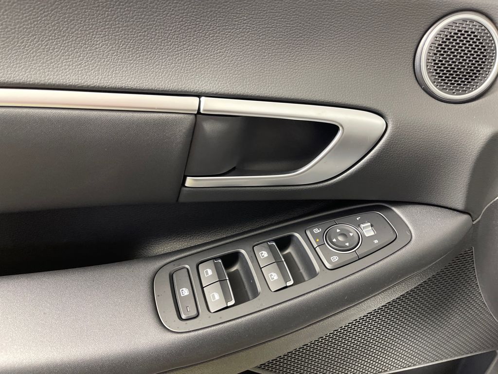 2026 Hyundai Sonata SEL Sport Image 22 of 31
