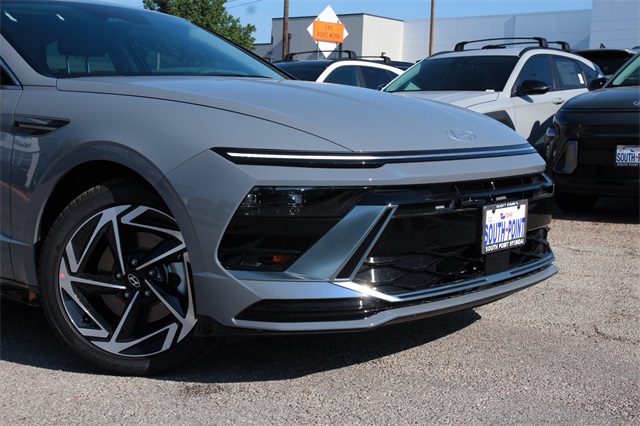 2026 Hyundai Sonata SEL Sport Image 18 of 19