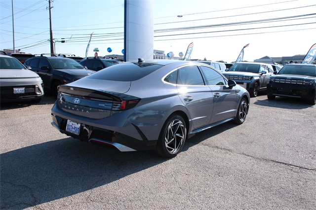 2026 Hyundai Sonata SEL Sport Image 3 of 19