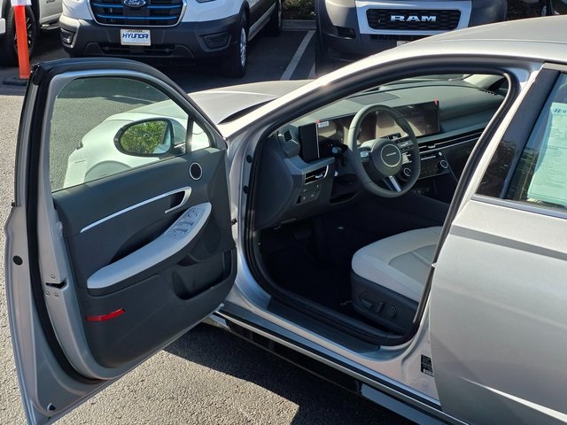 2026 Hyundai Sonata SEL Sport Image 13 of 35