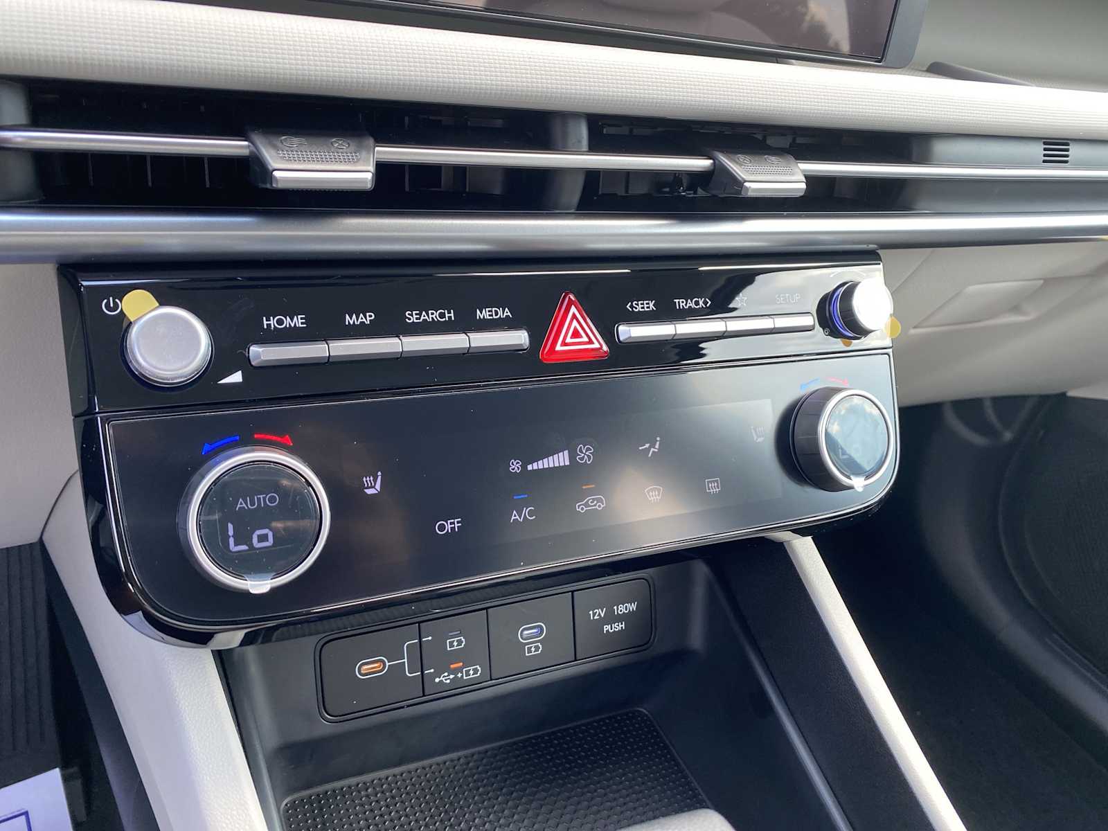 2026 Hyundai Tucson SEL Image 17 of 32