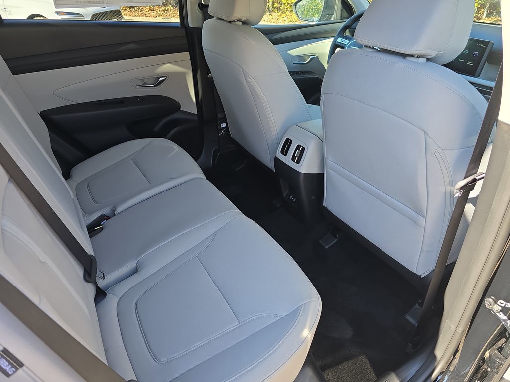 2026 Hyundai Tucson SEL Image 13 of 33
