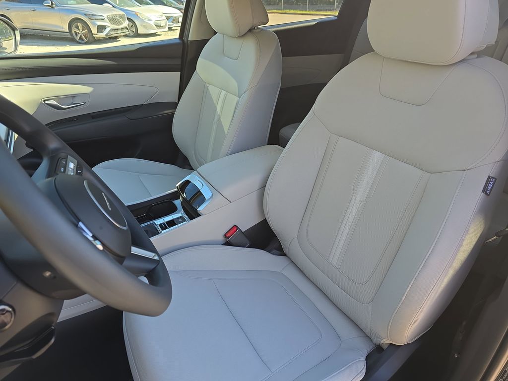 2026 Hyundai Tucson SEL Image 16 of 33