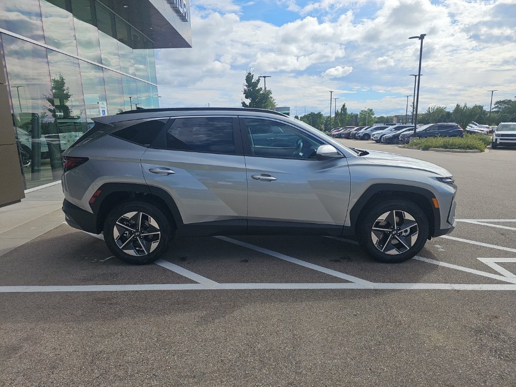 2026 Hyundai Tucson SEL Image 3 of 40