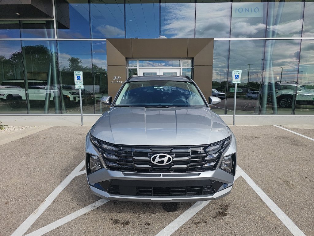 2026 Hyundai Tucson SEL Image 2 of 40