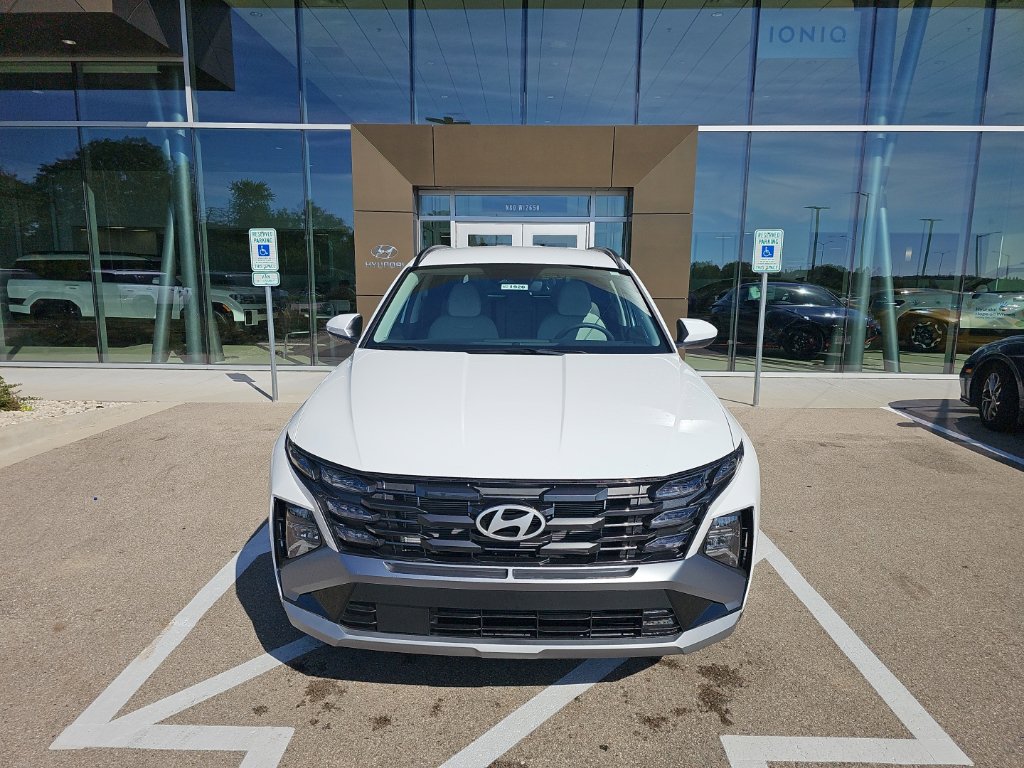 2026 Hyundai Tucson SEL Image 2 of 40