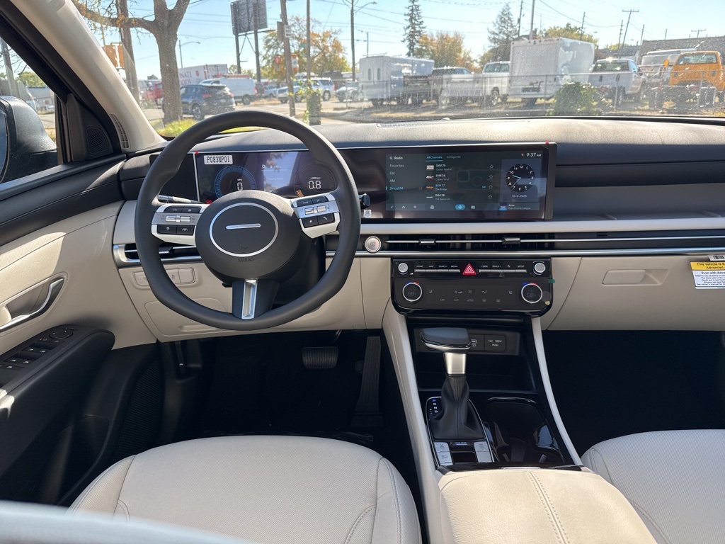 2026 Hyundai Tucson SEL Image 12 of 35